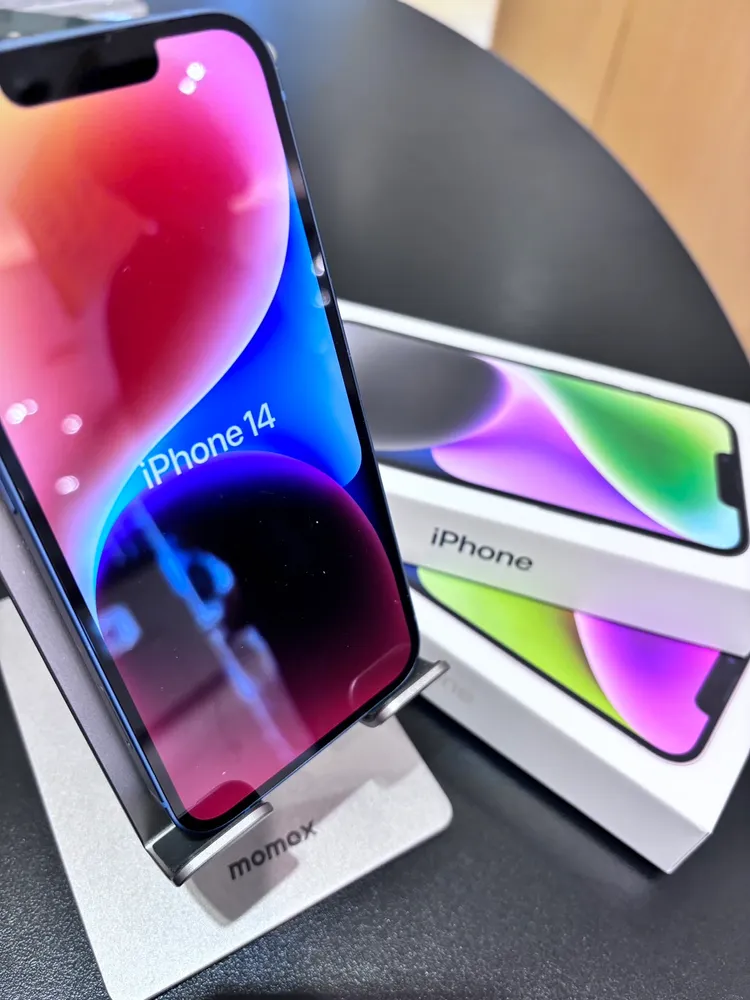 選購iPhone 指定機型享買一送三加碼優惠。業者提供