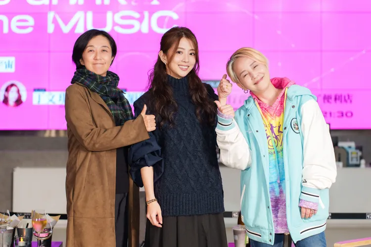 主持人李明依、北流董事長黃韻玲笑稱，迎來最厲害的「秘密武器」— 丁文琪。台北流行音樂中心提供