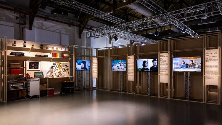 Volvo《守護的力量》AI體驗特展現場集結在意外事故受Volvo汽車守護的車主故事，分享給所有參展貴賓。業者提供