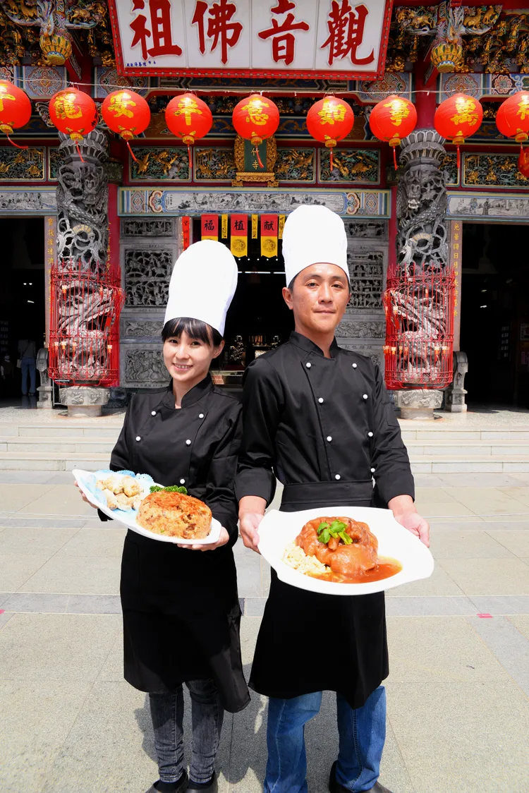 宋江大宴由林祺銘、潘秀怡總舖師賢伉儷擔任掌廚。觀光局提供
