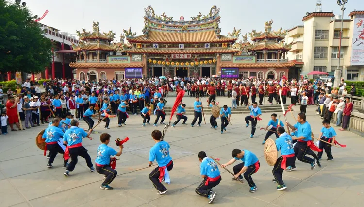 應菜龍宋江陣融合平埔狩獵文化帶來精采演出。觀光局提供