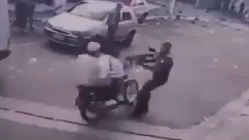 21歲騎士撞開警察躲攔檢 「脖子正中步槍」當場斃命