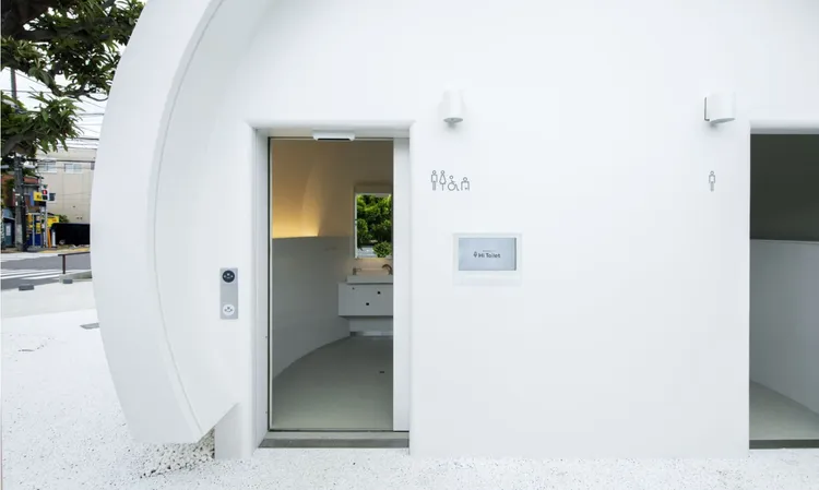 佐藤kazoo設計的「嗨公廁」，靠聲控或手勢感應開關門和沖水。翻攝東京公廁計畫官網