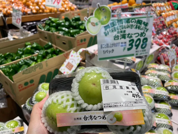 高雄首選蜜棗在日本超市グリーンマート（Green Mart)及トップマート(Top Mart)上架並舉辦試吃推廣。農業局提供