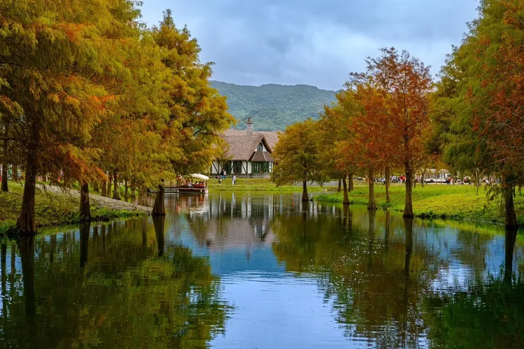 福容花蓮店兒童節專案四人同行4999元，再加贈兒童大禮包及a2水岸園區遊湖券。業者提供