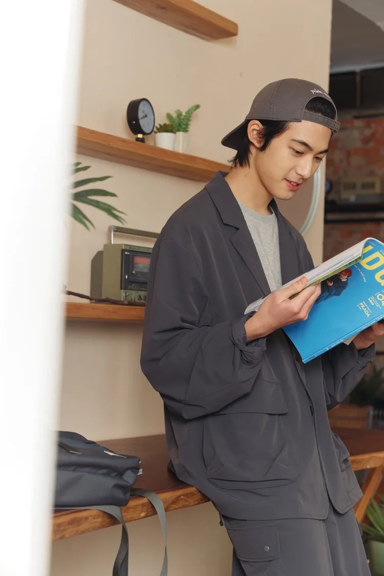 德德化身為陽光大男孩。品牌提供