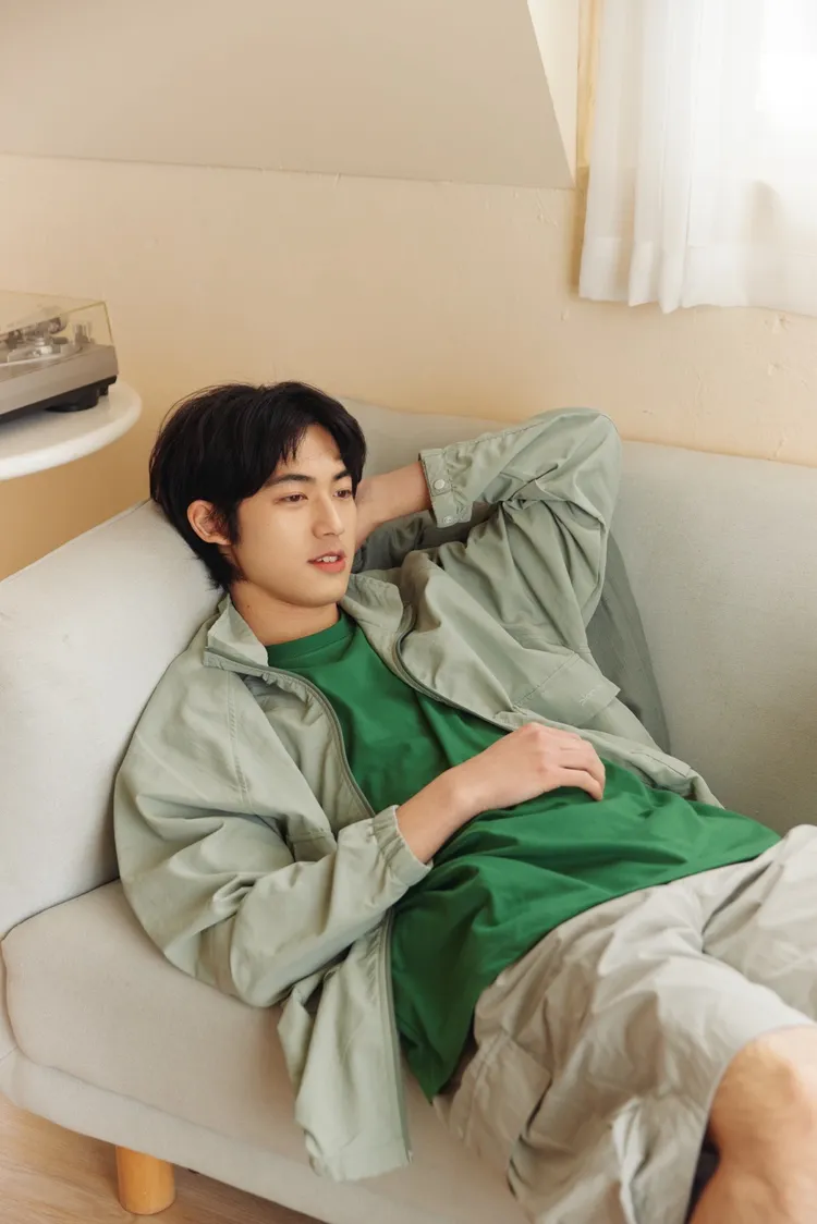 德德拍攝時尚形象片。品牌提供