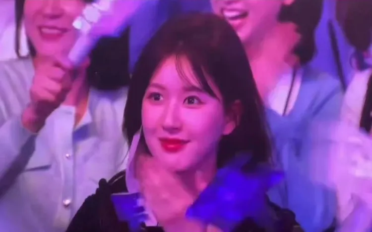 趙露思嬌羞微笑。翻攝循環熱戀微博