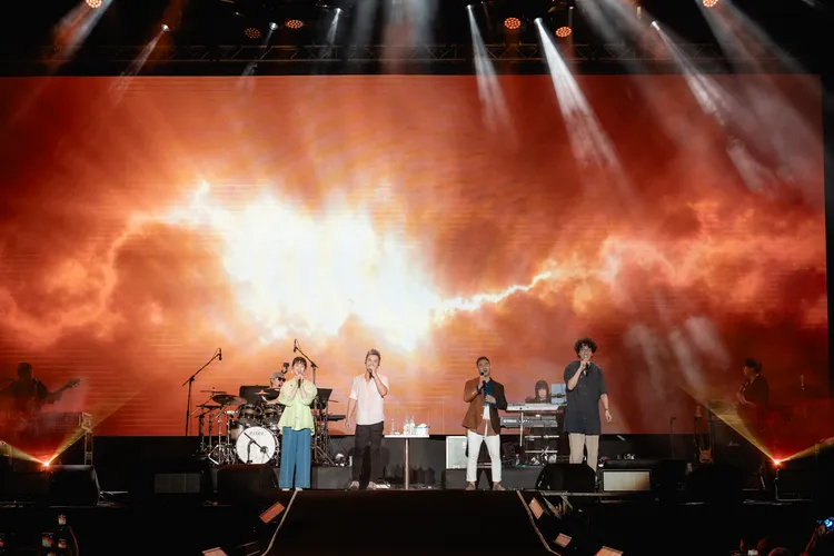 《海角七號》成員田中千繪（左起）、范逸臣、中孝介、馬念先合體。寬寬整合行銷提供