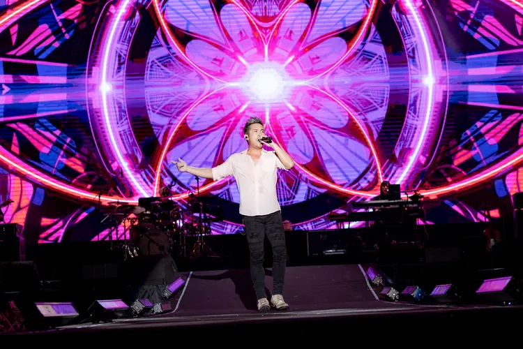 范逸臣帶來多首經典歌曲，炒熱現場氣氛。寬寬整合行銷提供