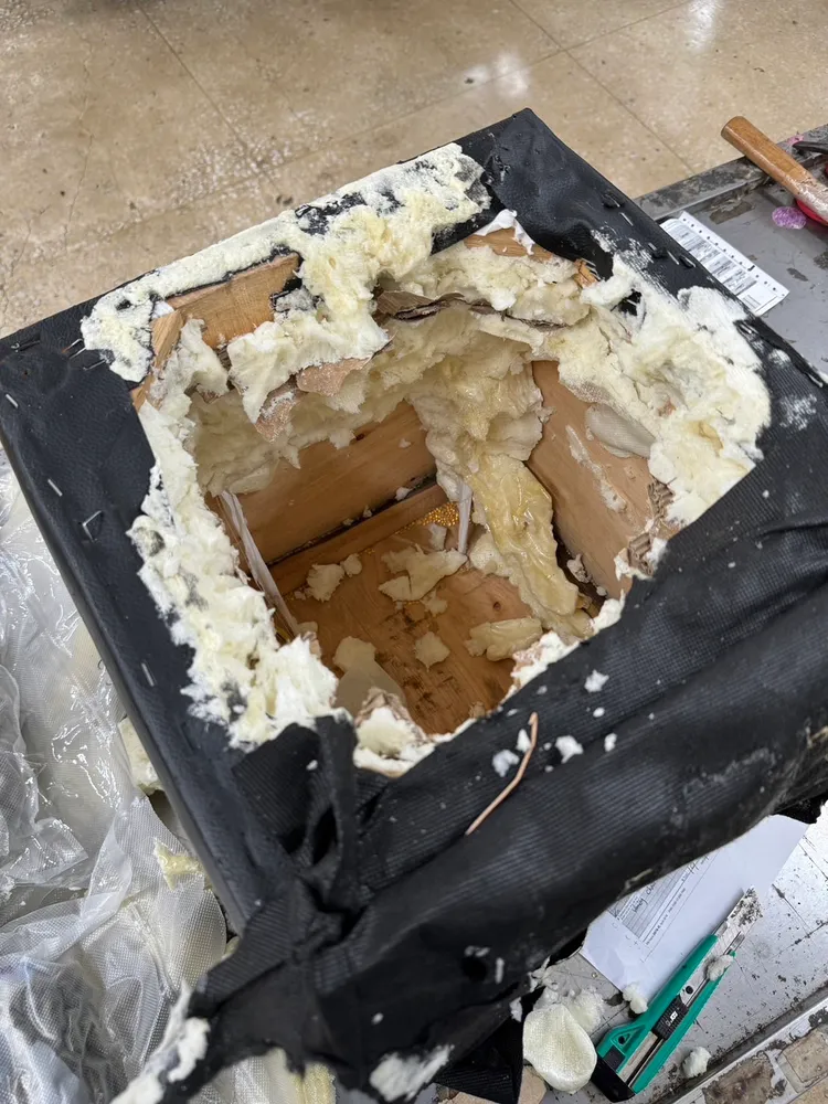 沙發內暗藏2公斤毒品大麻、市價約300餘萬元。翻攝照片