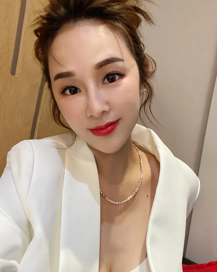 張齡予說，女孩都曾有不經意穿上透視裝出門的尷尬往事。翻攝自張齡予臉書