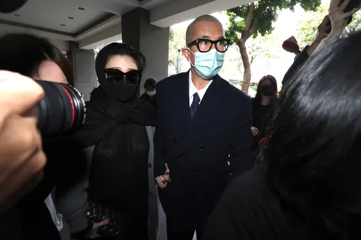 大S靈堂裝扮惹議！　美女主播認「尷尬經驗」：裙擺塞內褲被提醒