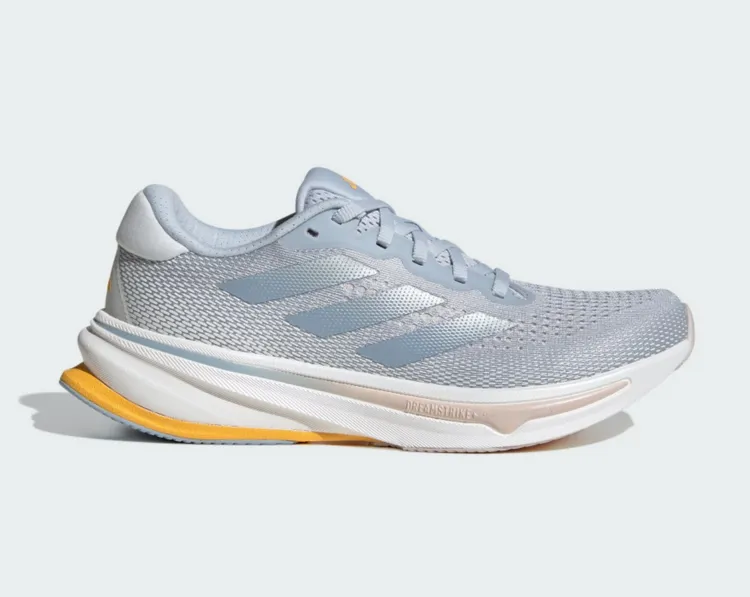 SUPERNOVA RISE女款，3890元。翻攝官網