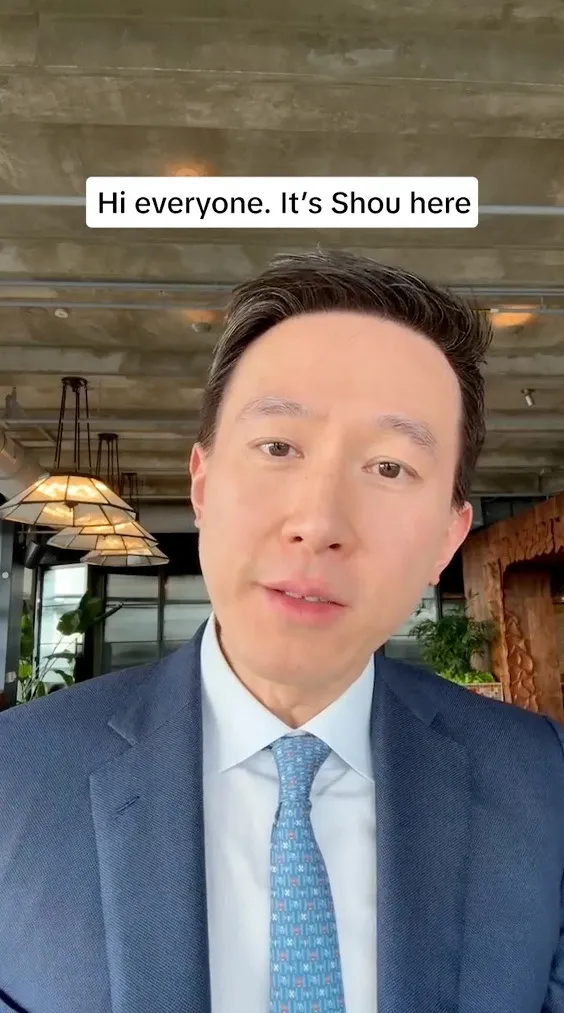 TikTok執行長周受資13日發影片呼籲用戶幫TikTok講話。路透社