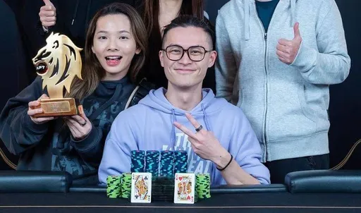 男粉心碎|滴妹與撲克牌手男友同框放閃!愛的應援助他抱走獎盃