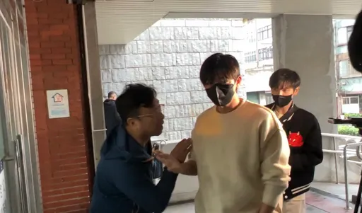 炎亞綸再為性愛片官司出庭！　晚1小時現身原因曝光