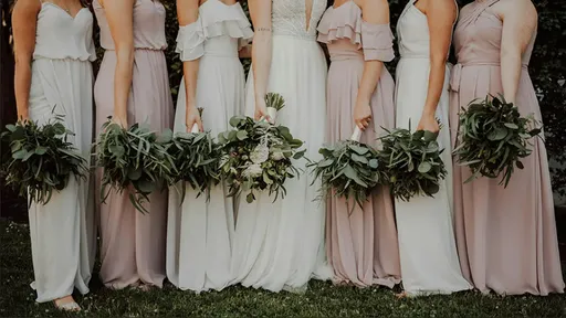 新郎要求「前女友當伴娘」　新娘怒問：誰願意紅毯「三人行」？