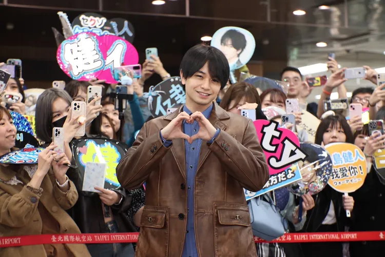 中島健人愛心連發。攝影中心攝