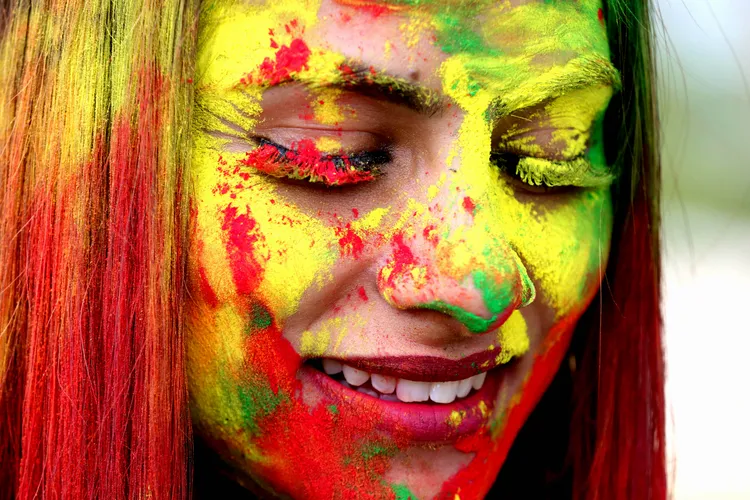 今年的印度灑紅節落在本月25日。新華社