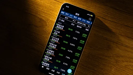 全民瘋ETF「台灣閒置資金過多」 超額儲蓄飆3.8兆刷歷史新高