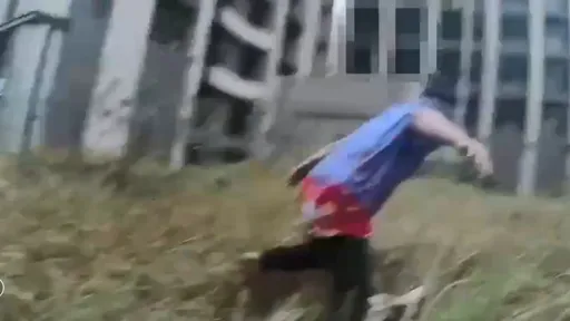 男子竊車偷娃娃機店三地犯案 警員突現身!他跑到掉褲露紅內褲狼狽落網