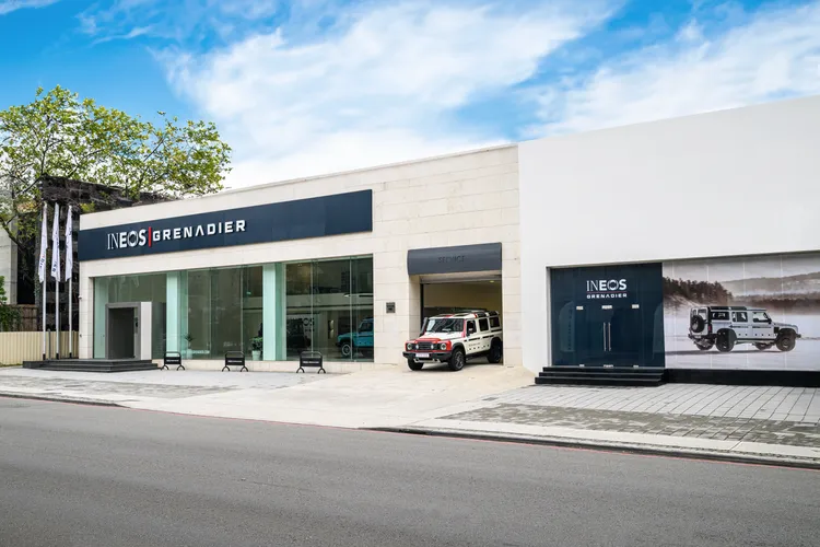 INEOS Grenadier台中展示暨服務中心選址於南屯區文心南路樞紐地段，具備高度交通便捷與機能性。業者提供