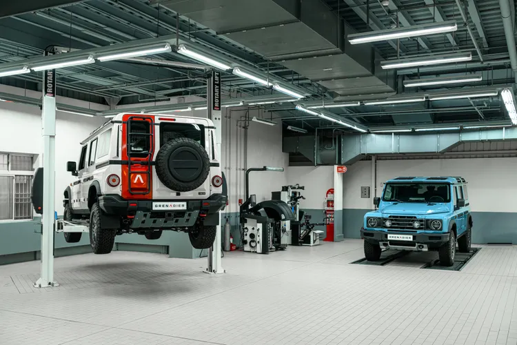 服務中心依循原廠規範，採用頂尖規格之各項高效工具設備，以及全方位機具配置，帶來原廠認證專業技術的服務。業者提供