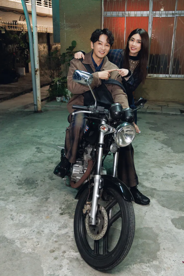 書偉與宇宙飾演情侶。相信音樂提供