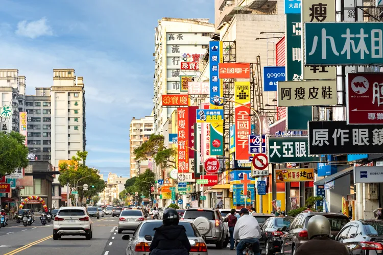 生活圈採買便捷且未來有捷運黃線建設利多，成為房價保值抗跌依據  。城揚建設集團提供