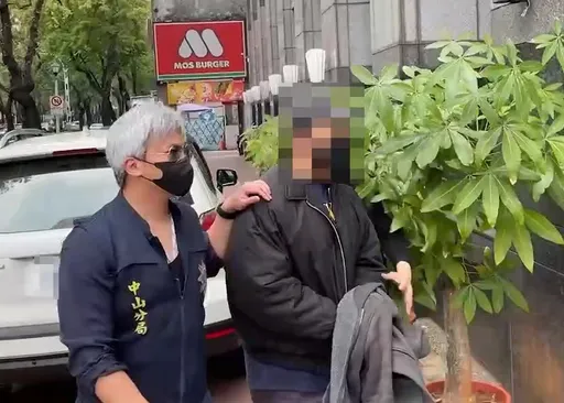 「PEETA葛格」上銬畫面曝光！擁77.3萬訂閱　健身房抽屜搜出大麻