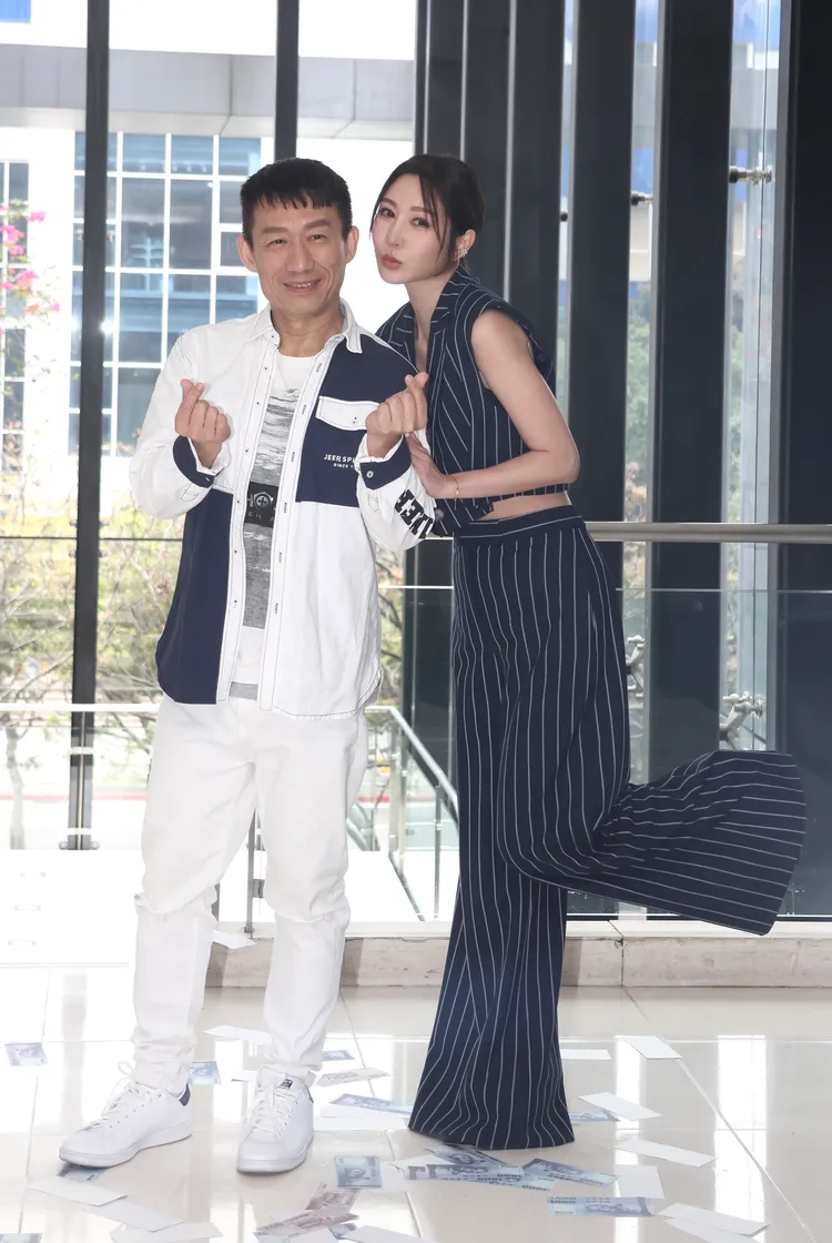 曾莞婷（右）和郭子乾飾演省錢夫妻。彭欣偉攝