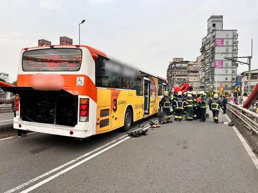 光復橋死亡車禍!重機騎士遭捲入公車底 當場遭輾斃