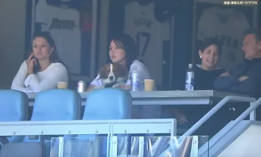 道奇球場有貴客!田中真美子帶「他」來為大谷翔平加油