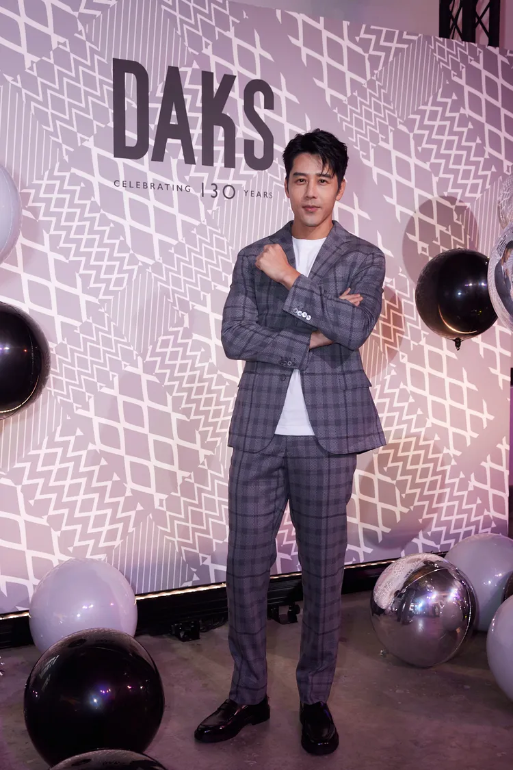 看秀時胡宇威換上Geo Check灰色西裝。品牌提供