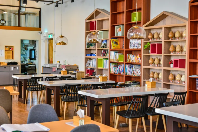 嘉義縣文化觀光局推薦全台遊客及香客跟著大甲媽的腳步，走訪新港景點，圖為新農豆食堂。嘉縣府提供