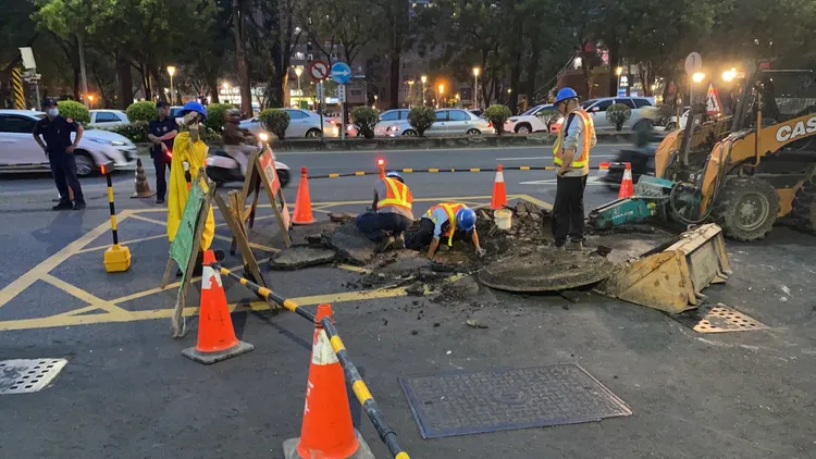 台電派員搶修。台電高雄區處提供