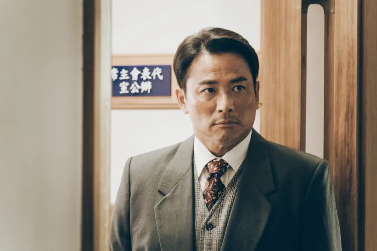 本土劇一哥江宏恩飾演代表會主席，在地方頗具勢力。公視台語台提供