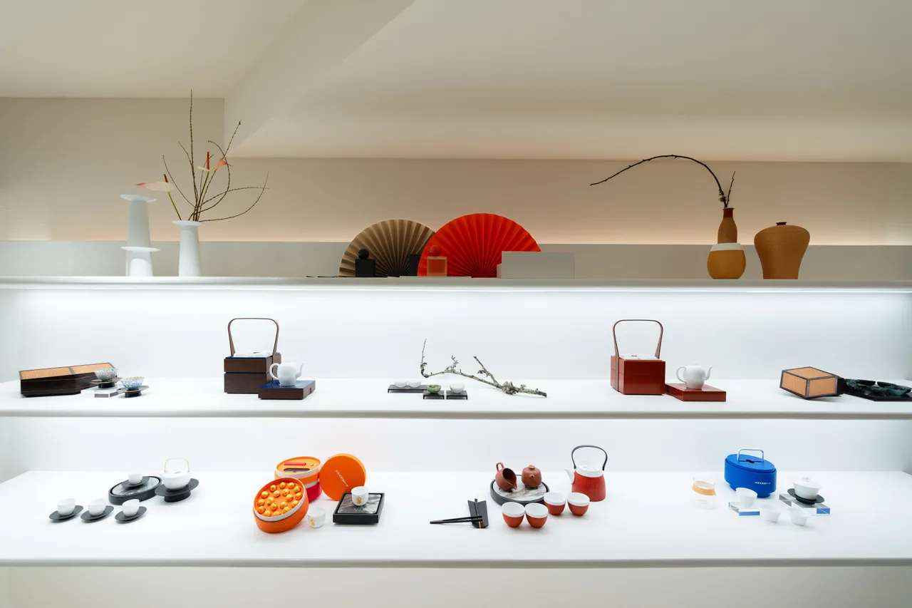 全系列精品茶具在店内展出。品牌提供