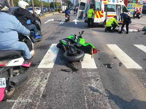 扯！淡水阿北違規左轉害騎士碰撞慘摔　竟肇逃跑保養廠貴賓室等修車