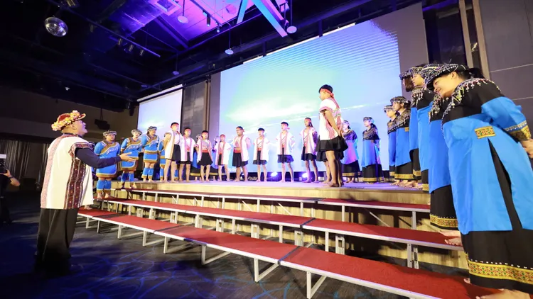 桃源國中「布童凡響」合唱團演出。靈鷲山提供