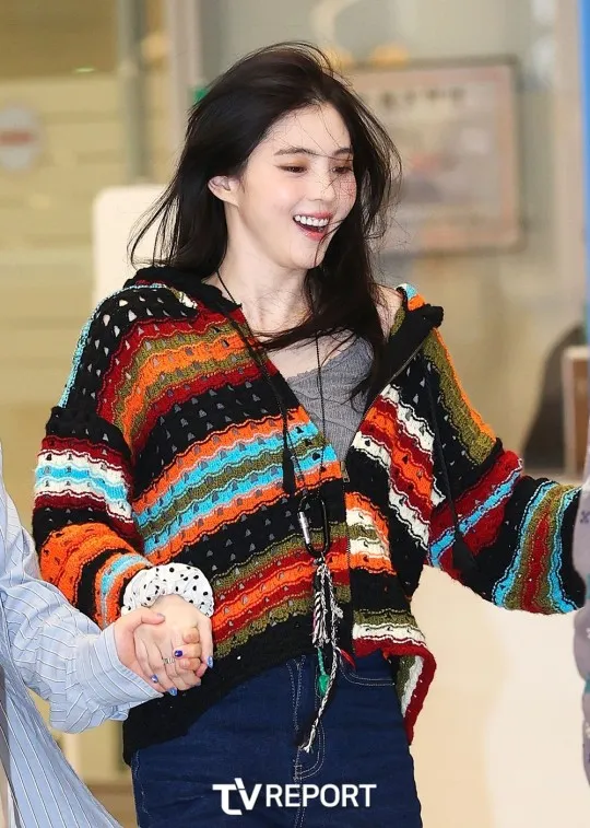 韓素希看起來心情不受戀情爭議影響。翻攝tv REPORT