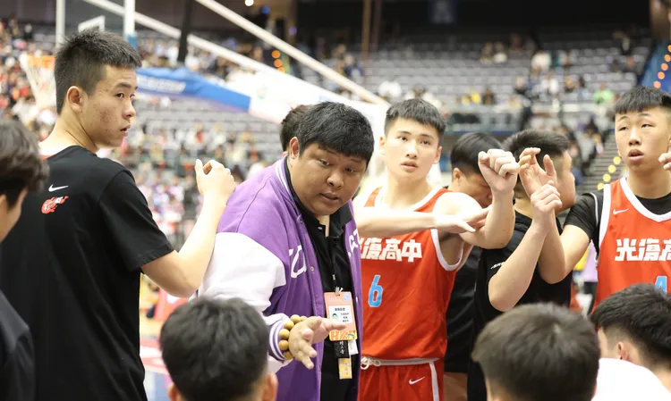 陳定杰(中)。名衍行銷