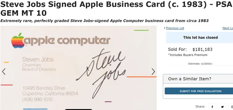 賈伯斯親簽的商業名片賣出579萬元台幣天價。翻攝自RR uction拍賣行
