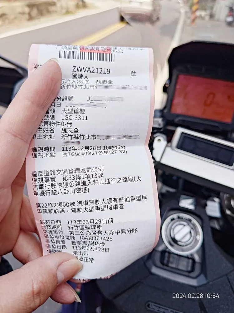 重機飆國道喊「解鎖兩任務」。翻攝魏男臉書