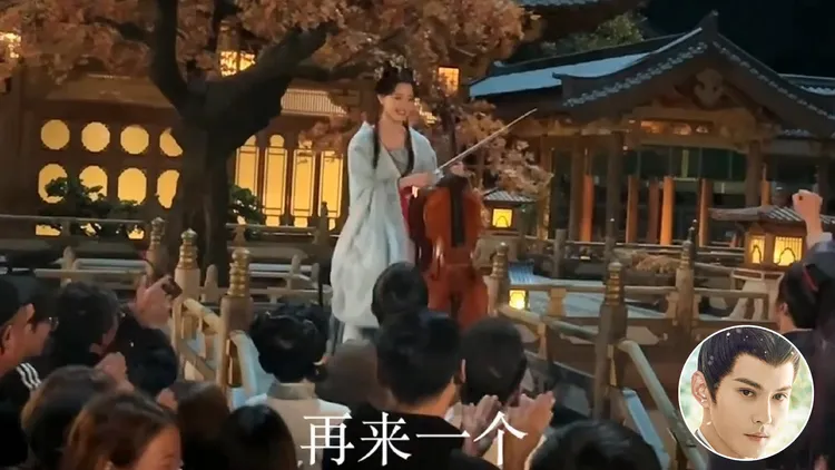 歐陽娜娜表演結束，眾人起鬨再來一個，男主角徐正溪也舉手叫好。翻攝歐陽娜娜工作室微博