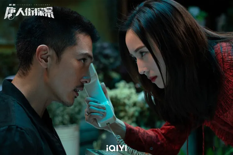 張鈞甯（右）和邱澤有不少對手戲。愛奇藝國際站提供