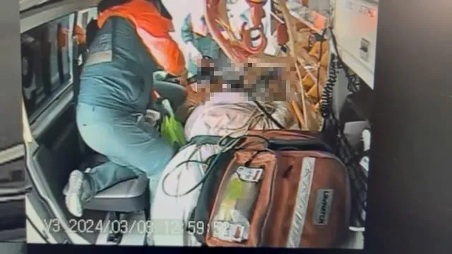 救護人員為溺水婦人施打腎上腺素。民眾提供