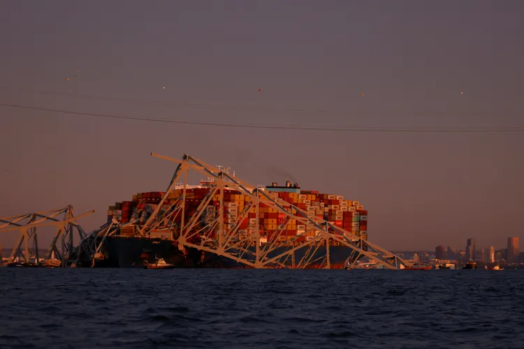 巴爾的摩市的凱伊橋今凌晨遭貨輪撞斷。路透社