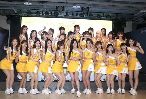 兄弟PS女孩變25人大團!峮峮約韓籍女孩吃這東西 竟被打臉